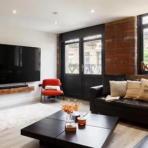 Apartment Stylish Penthouse With Outside Balcony!, Bradford (West Yorkshire)